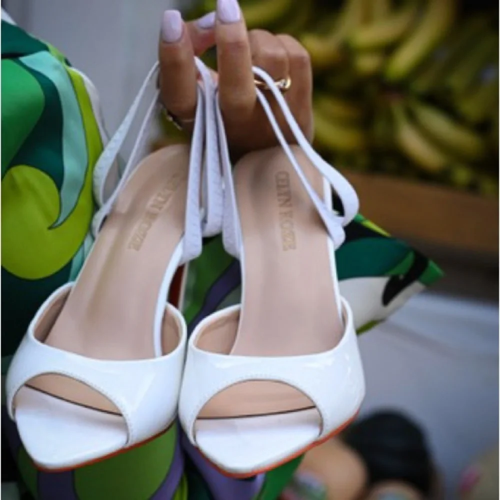 New white sandals - Picture 2 of 3